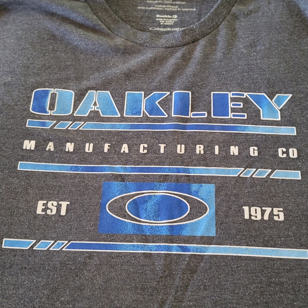 Oakley t shirt
